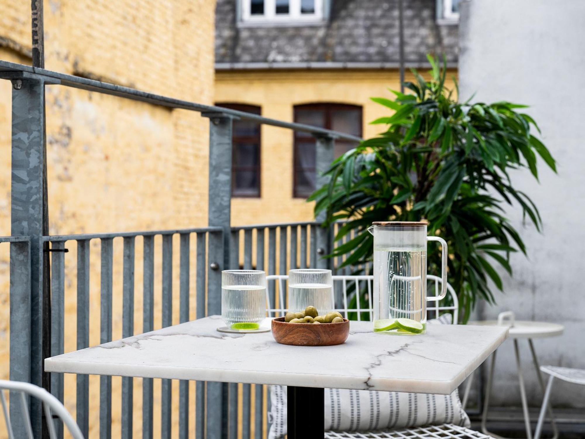 Leilighet Sanders Leaves - Chic Three-bedroom In Downtown *
